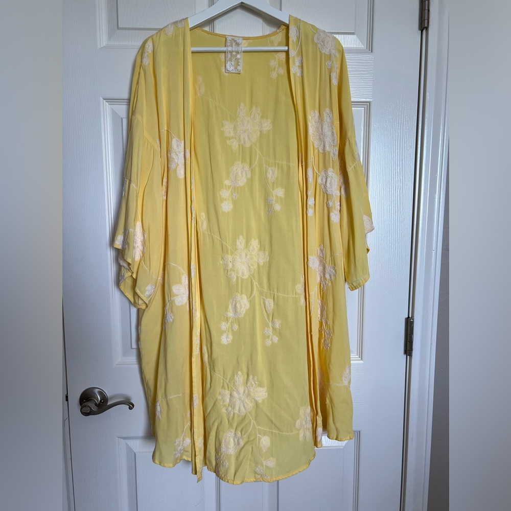 SOLD- Sadie & Sage Embroidered Cardigan Kimono